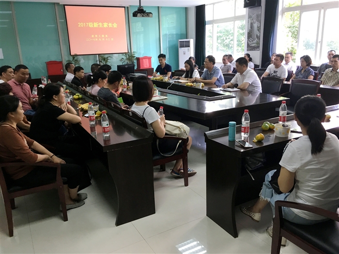 新生家长会.jpg 新生家长会.jpg