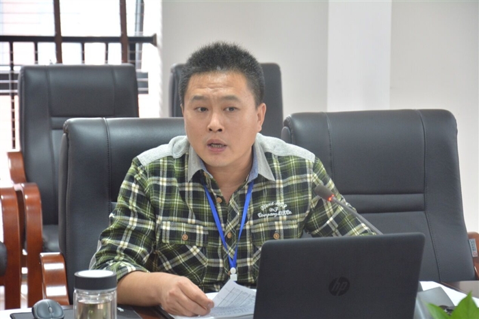 马德龙书记.jpg 马德龙书记.jpg