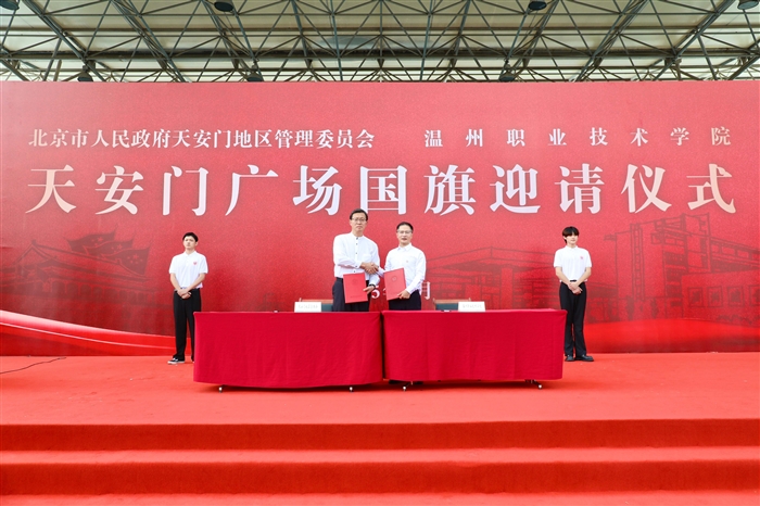 签约合照.jpg